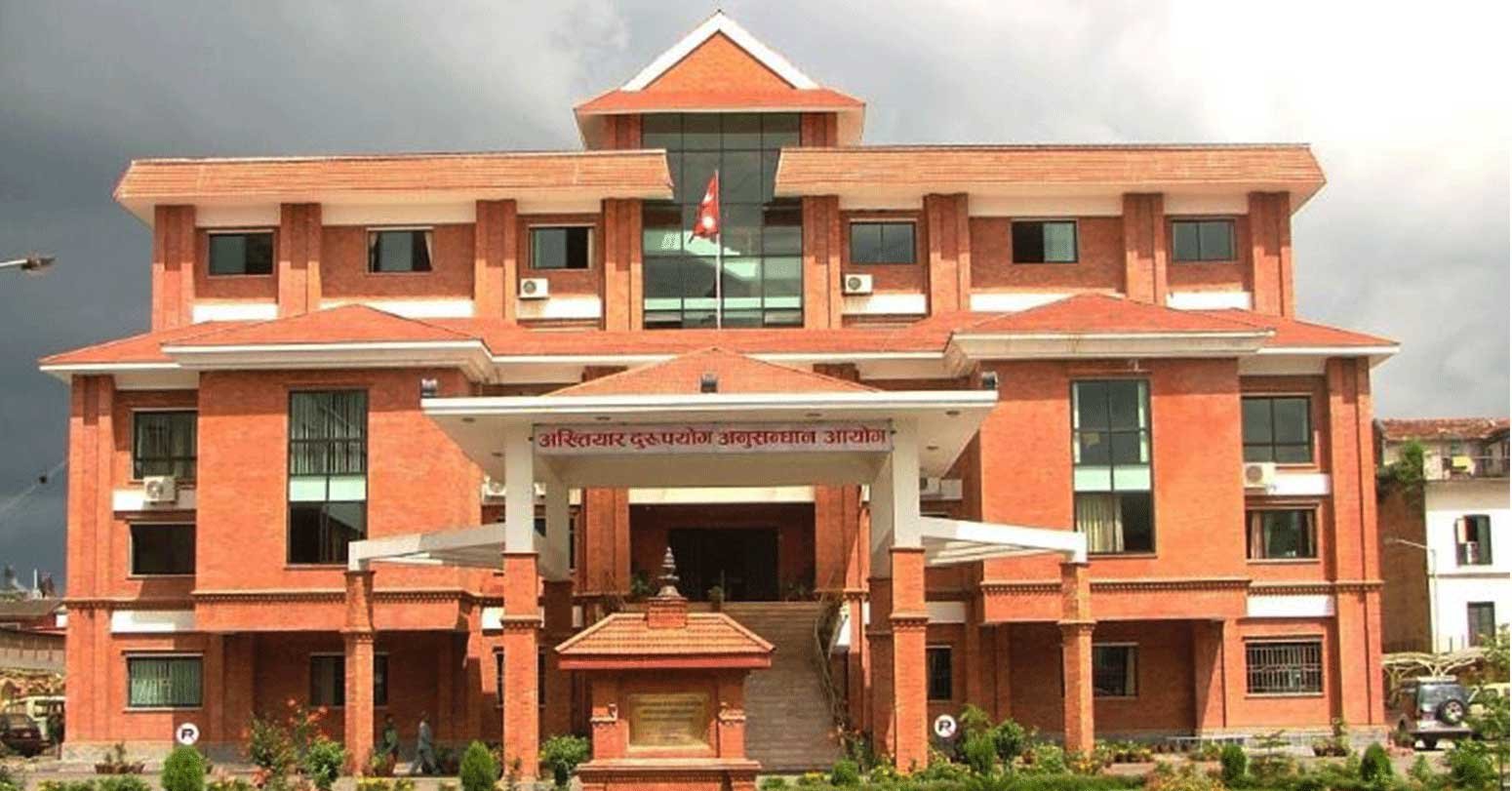 लालपूर्जा दिन चार हजार घुस लिने अमिनविरुद्ध मुद्दा