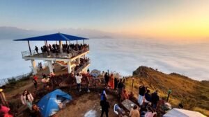 Read more about the article लयमा फर्किंदै पर्यटन : नेपाल घुम्ने विदेशीकाे संख्या बढ्याे