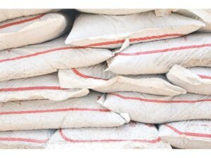 Read more about the article ताताेपानी भन्सार गाेदाममा थन्किएकाे ११ महिनापछि काठमाडाैं भित्र्याइँदै ३५ सय टन रासायनिक मल