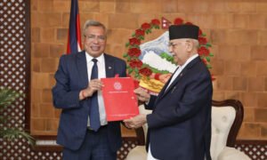 Read more about the article अर्थतन्त्र चलायमान बनाउन प्रधानमन्त्रीलाई चेम्बरकाे सुझाव