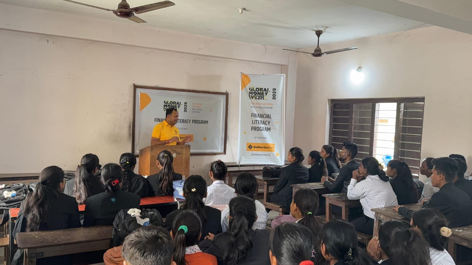 Read more about the article सिद्धार्थ बैंकको बिद्यार्थीलाई वित्तीय शिक्षा