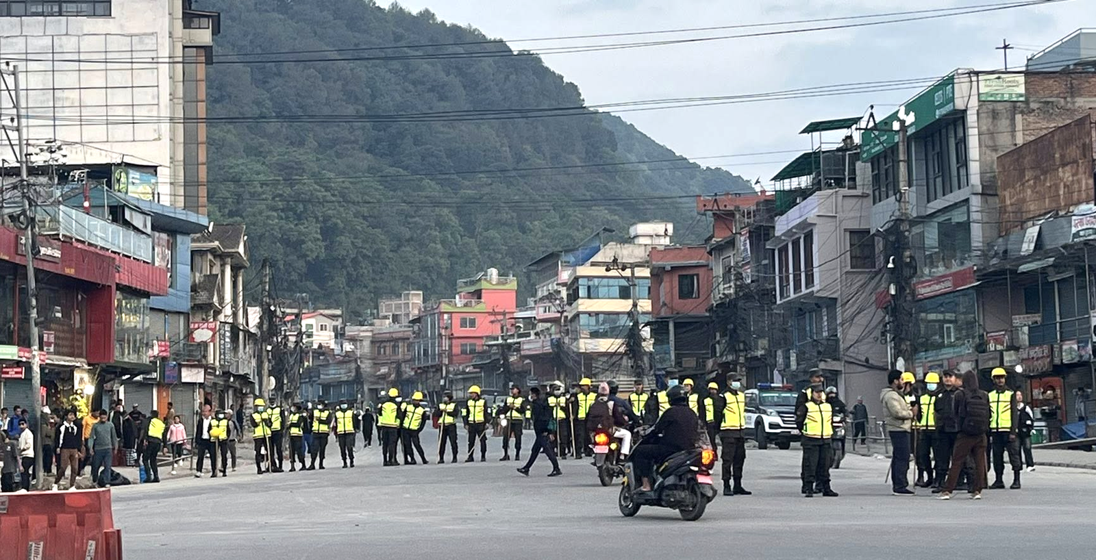 Read more about the article महानगर प्रहरीले लखेट्याे तरकारी व्यापारी