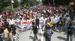 Read more about the article काठमाडौं महानगरविरुद्ध कवाड व्यवसायीकाे प्रदर्शन